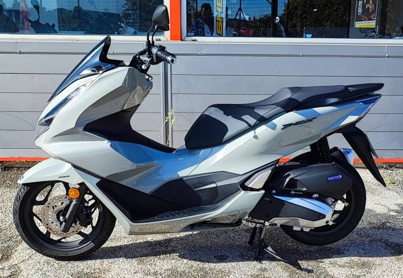 HONDA PCX 125 DU 01/2024 AVEC 2200 KM